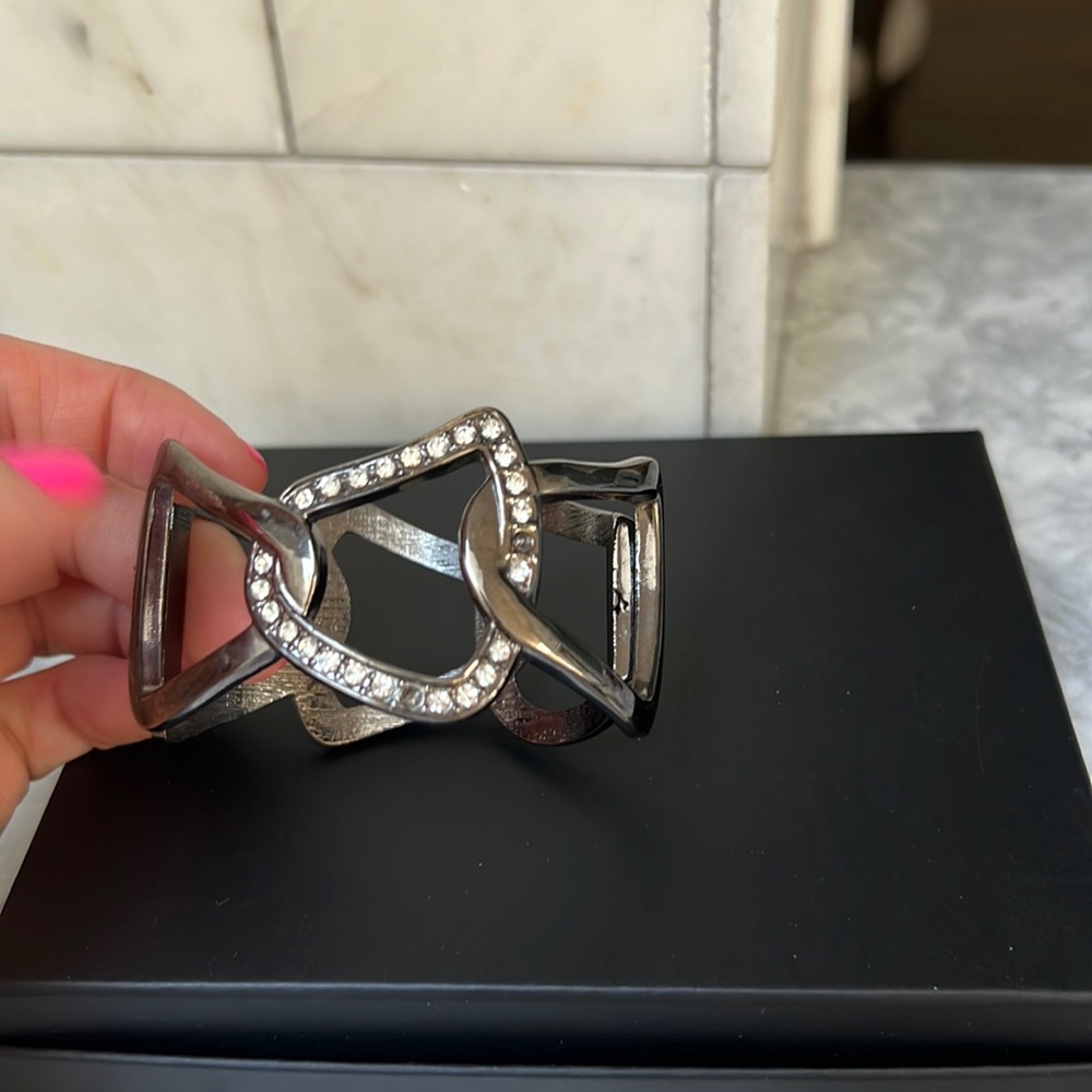 Costume jewelry bracelet